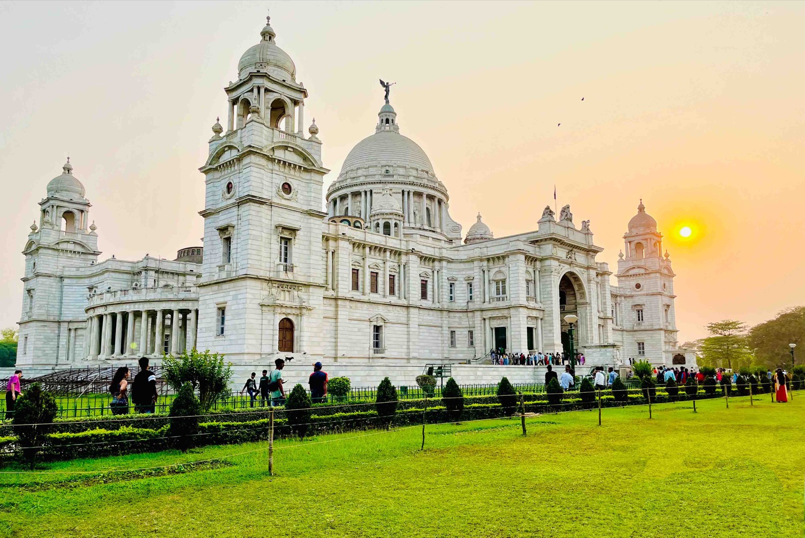 Victoria Memorial Visitors at Sunset